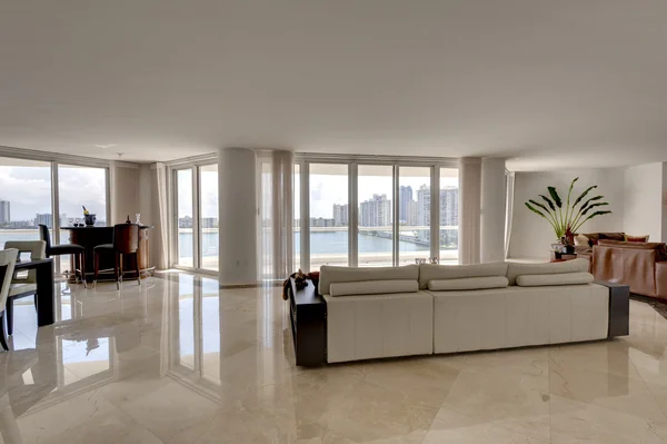 Okyanus Manzaralı Daire