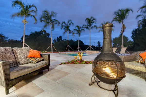 ateş çukuru ve Yüzme Havuzu