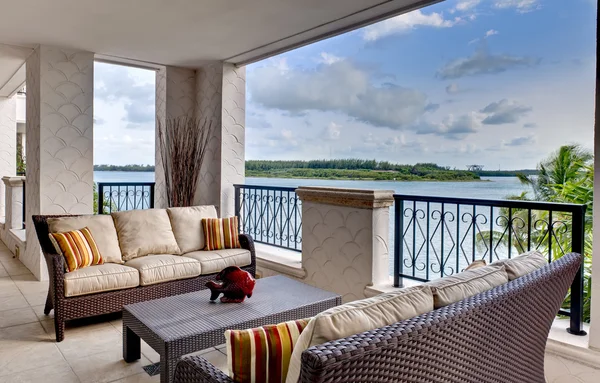 Okyanus Manzaralı Teras mobilyalı