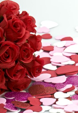 buket gül ve vanlentine Kalpler