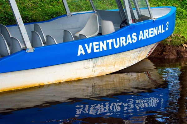 Лодка в реке Фрио в Коста-Рике — стоковое фото