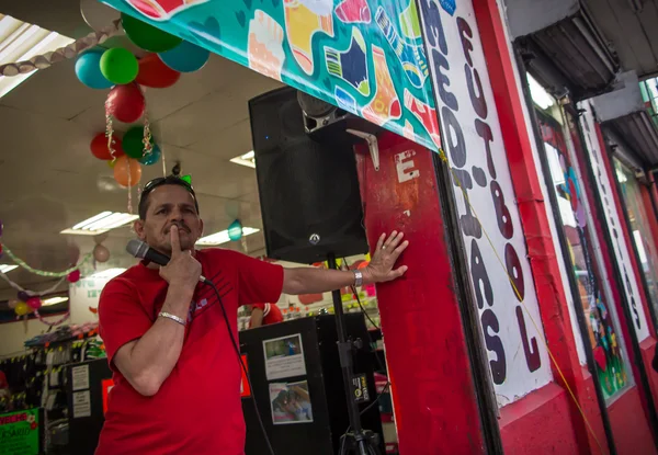 Vendor in the Central Street in San Jose. — Stock Photo, Image