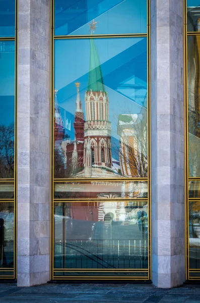 Okno refleksje na Kremlu — Zdjęcie stockowe