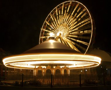 atlıkarınca ve dönme dolap Chicago navy pier at