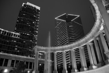 Milenyum park anıt ve Chicago michigan avenue üzerinde binalar