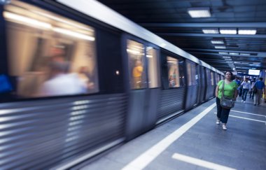 Bükreş'te metro istasyonu