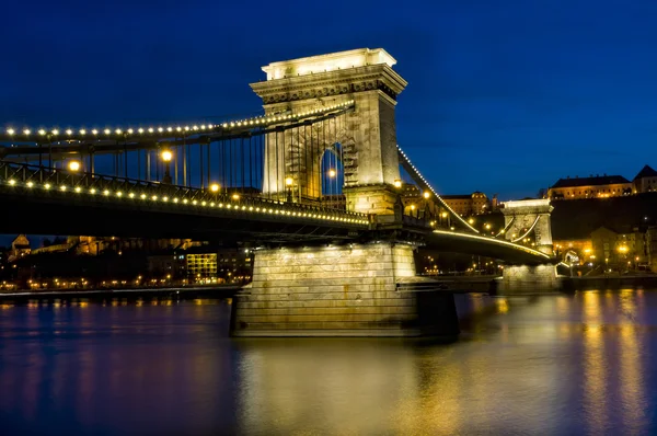 Budapeşte zincir köprü gece — Stok fotoğraf