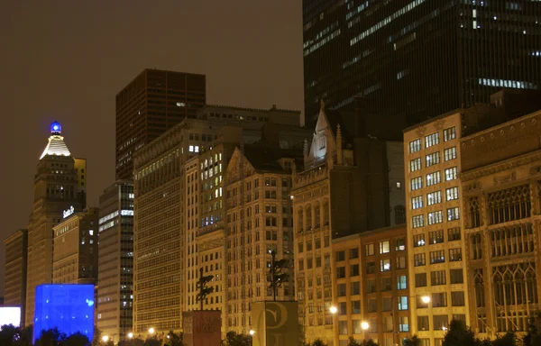 Weergave van gebouwen op michigan ave. in chicago — Stockfoto