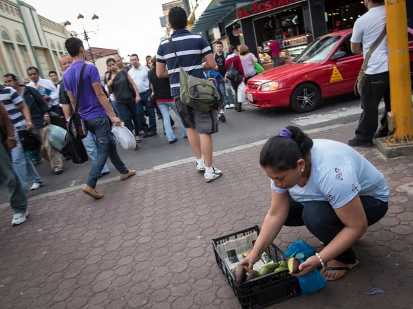 Straatverkoper in san jose costa rica — Stockfoto