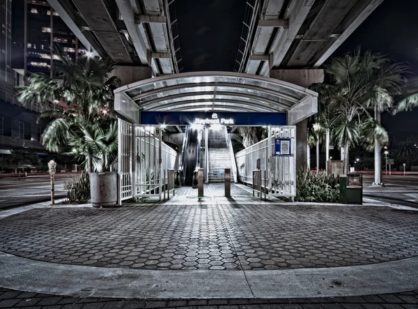 베이 프론트 공원 Metromover 역 — 스톡 사진