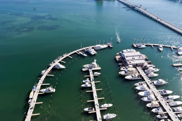 Luchtfoto van marina in biscayne bay — Stockfoto