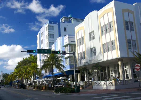 Ocean drive och 7th street corner i south beach i miami — Stockfoto