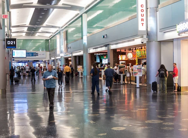 Terminál d na mezinárodní letiště v miami — Stock fotografie