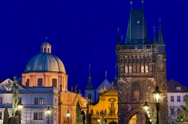 Prag skyline på natten — Stockfoto