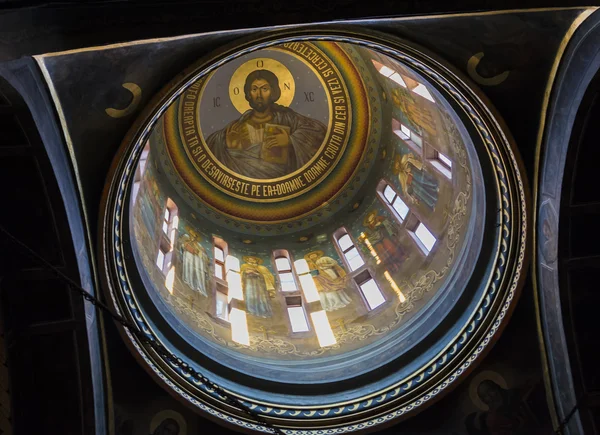 La cupola della vecchia chiesa di corte principesca a Bucarest — Foto Stock