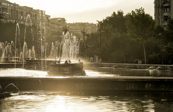 Fontaines d'eau au Parc Unirii — Photo