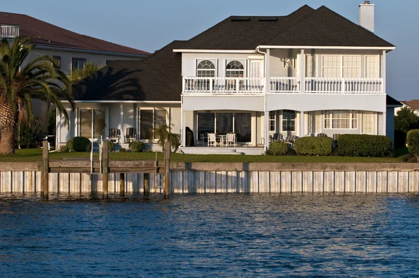 Waterfront Real Estate — Stock Photo, Image