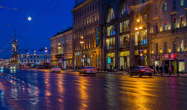 Nevskij Prospekt på natten — Stockfoto