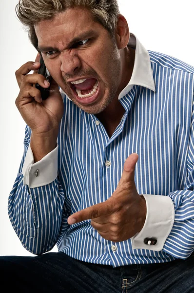 Человек кричит в телефоне — стоковое фото