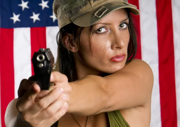 Ozbrojená žena — Stock fotografie