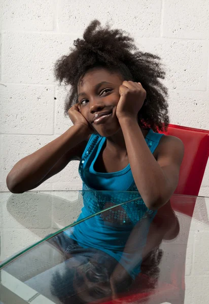 African American girl smiling — Stock Photo, Image