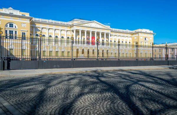 Вхід до російського музею в Санкт-Петербурзі Ліцензійні Стокові Фото