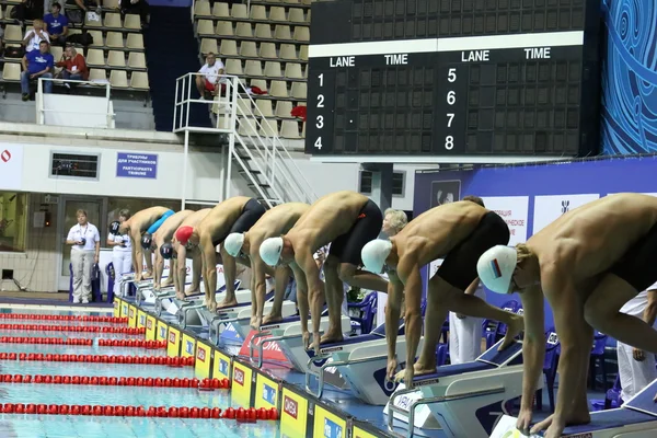 Risultati del primo giorno di una tappa della Coppa del Mondo su nuoto in Mosca — Foto Stock