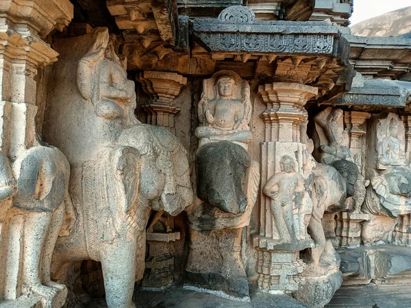 Lagerfoto Förstörda Antika Skulptur Hinduisk Treenighet Gud Sitter Elefant Idol — Stockfoto