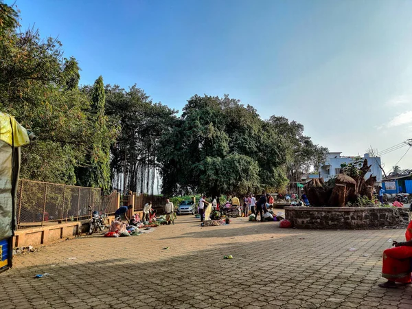 키드라 Khidrapur India 2021 시장의 거리에 야채를 판매하는 사람들 푸르의 — 스톡 사진