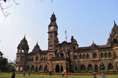 Kolhapur, Hindistan - 2 Şubat 2019; Kolhapur şehrindeki güzel antik sarayın stok fotoğrafı Yeni Saray, miras yapısı siyah cilalı taş. Fotoğraf parlak güneş ışığı altında çekildi.