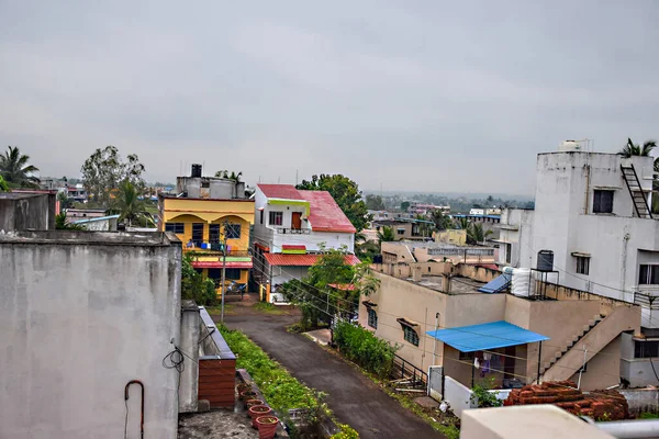 지역의 주거용 아파트 방갈로의 풍경은 계절에 것이다 인도의 푸르에 밖에서 — 스톡 사진