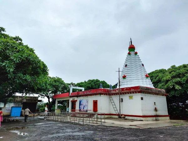 누카데비 Renukadevi 사진이나 템발라 바이데비 Tembalabai Devi 빨간색으로 마하라슈트라주 언덕에 — 스톡 사진