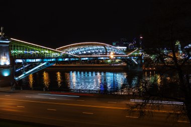 gece Moskova Nehri Köprüsü
