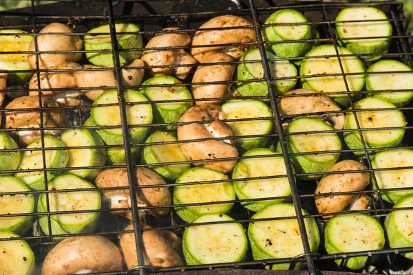 Vegetables on the grill — Stock Photo, Image