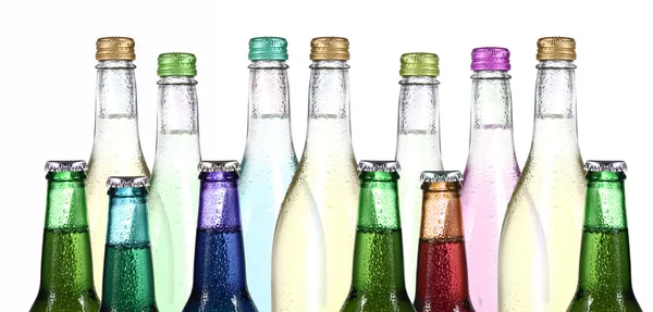 Drinki wielokolorowe butelek — Zdjęcie stockowe