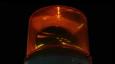 Acil durum ışığı yanıp sönüyor