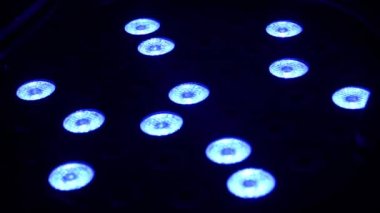 Geceleri titreşen rgb led spotlight