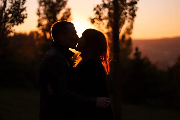 Verliebte bei einem Sonnenuntergang Stockfoto