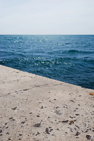 Embankment, mar y cielo, Ucrania — Foto de Stock