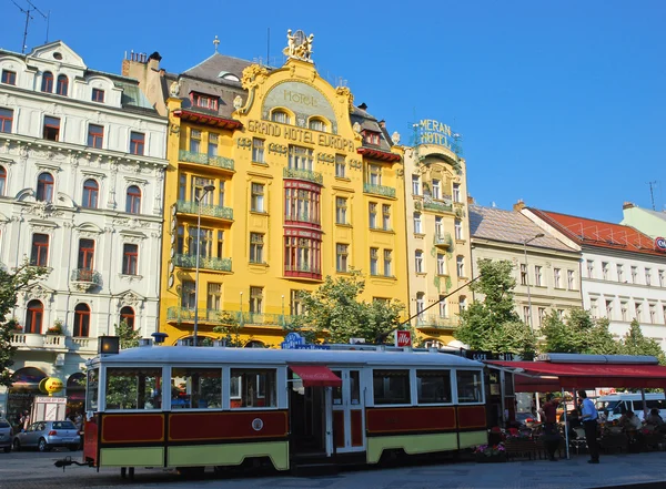 Kawiarnia na świeżym powietrzu na tle hotel "evropa", Praga, Republika Czeska — Zdjęcie stockowe