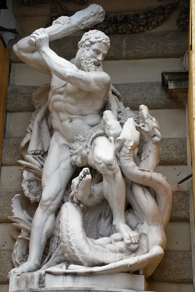 Estatua en el centro de Viena, Austria — Foto de Stock