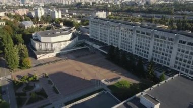 Ukrayna Ulusal Teknik Üniversitesi Igor Sikorsky Kyiv Politeknik Enstitüsü veya NTUU KPI. 4k çözünürlüklü drone videosu