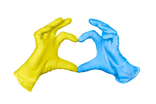 Χέρια τονισμένα σε χρώματα της ουκρανικής σημαίας σχηματίζει χειρονομία καρδιάς. Σταματήστε τον πόλεμο στην Ουκρανία έννοια — Φωτογραφία Αρχείου