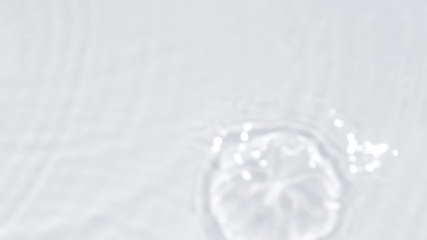 Close Zicht Water Textuur Met Water Cirkels Druppels Het Water — Stockvideo