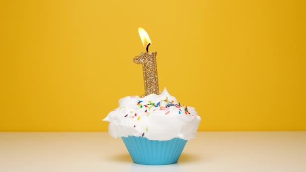 Birthday Cupcake Burning Golden Candle Number One Bright Yellow Background — Wideo stockowe