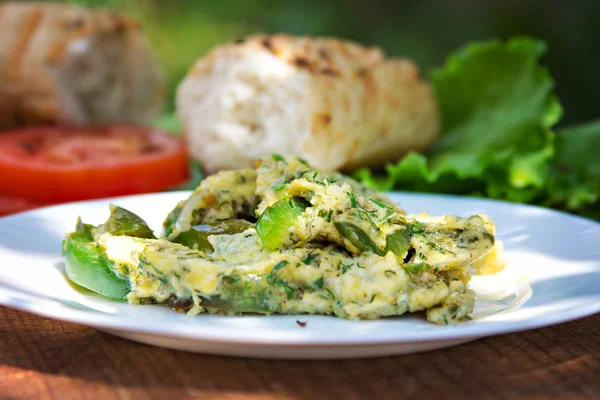 omlet otlar ve biber ile