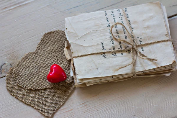 Vintage love letters and hand made heard — стоковое фото