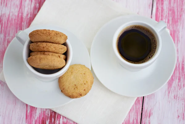 Biscoitos e uma xícara de café — Fotografia de Stock