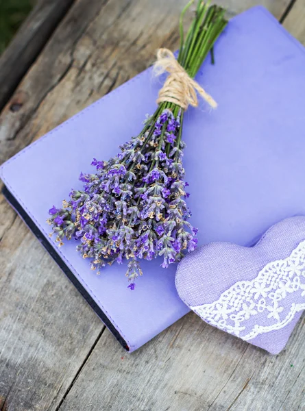 Bouquet of lavender and diary — Stock Photo, Image