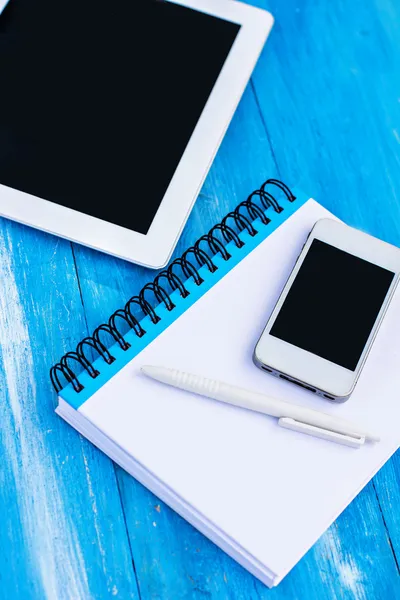 Diario, teléfono móvil, tableta PC — Foto de Stock